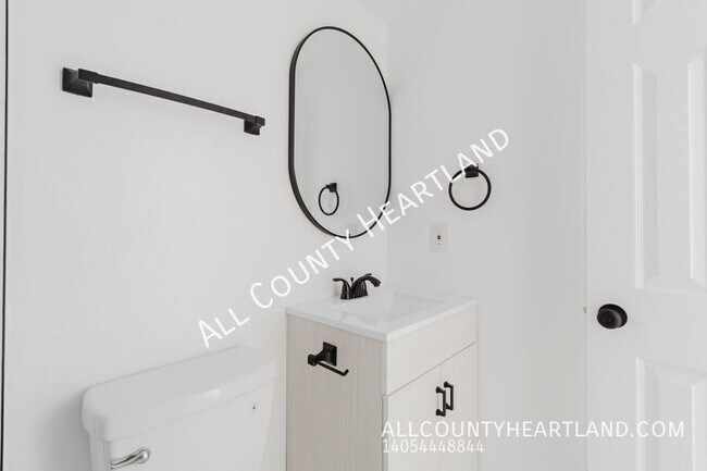 Building Photo - 2100 N Redmond Ave