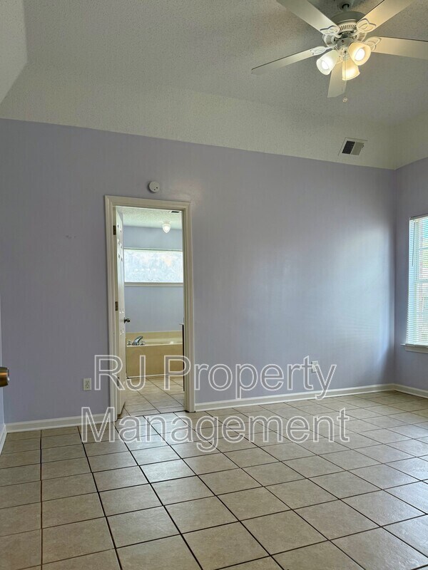 Building Photo - 5353 Farm Ridge Dr