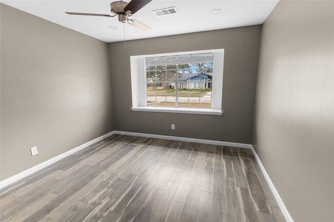 Building Photo - 302 Shadow Creek Dr