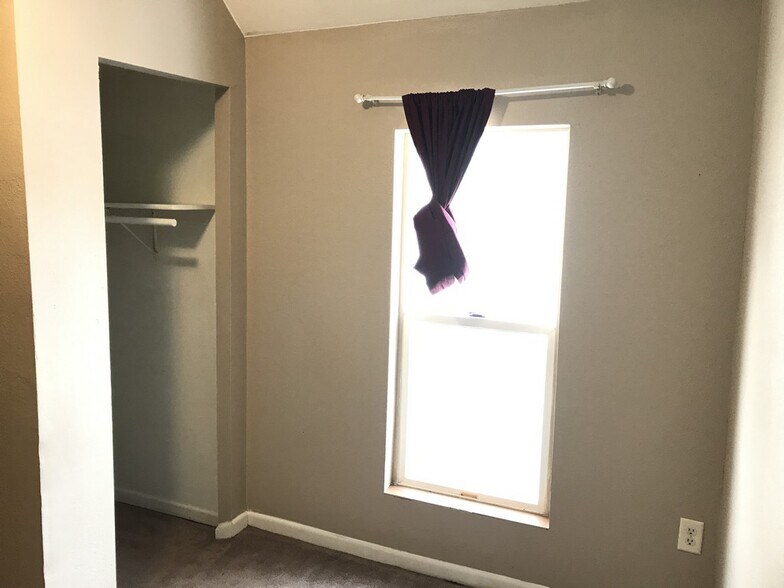 Building Photo - 3006 Emerson Avenue N #2