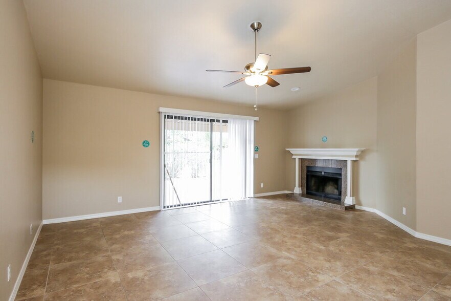 Building Photo - 921 S Val Vista Dr