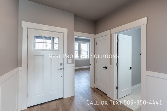 Building Photo - 1213 Rd F .2 NE