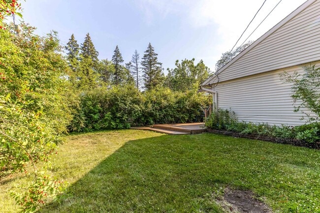 Building Photo - 697 Hickory Dr