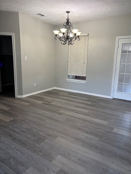 Building Photo - 211 Oaks Grande Dr