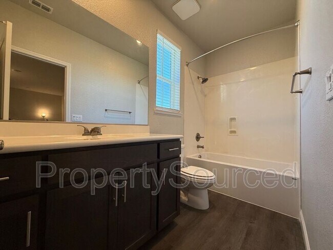 Building Photo - 948 Posey St