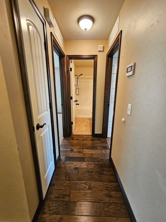 Building Photo - (3) Bed/(2) Bath in Red Canyon Ranch Avail...