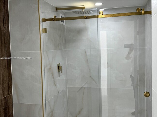 Building Photo - 18031 Biscayne Blvd