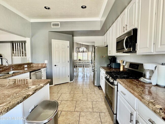 Building Photo - 12768 N Lantern Way