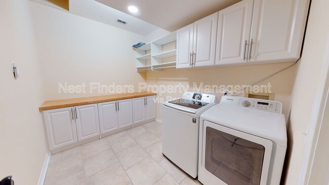 Building Photo - 11881 Honey Locust Dr