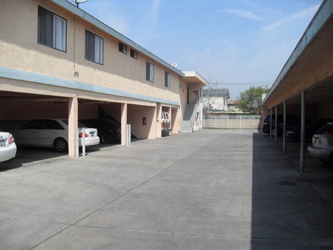 Building Photo - 12914 Doty Ave