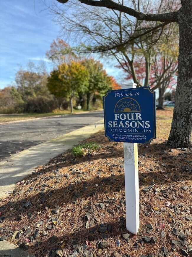 Building Photo - 1108 Dolphin Ave