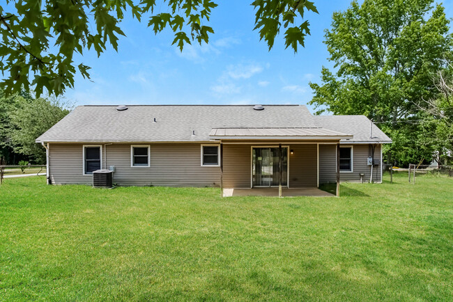 Building Photo - 26180 Children Ln