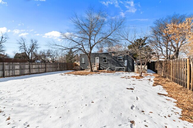 Building Photo - This Renovated Lakewood Ranch is perfect f...
