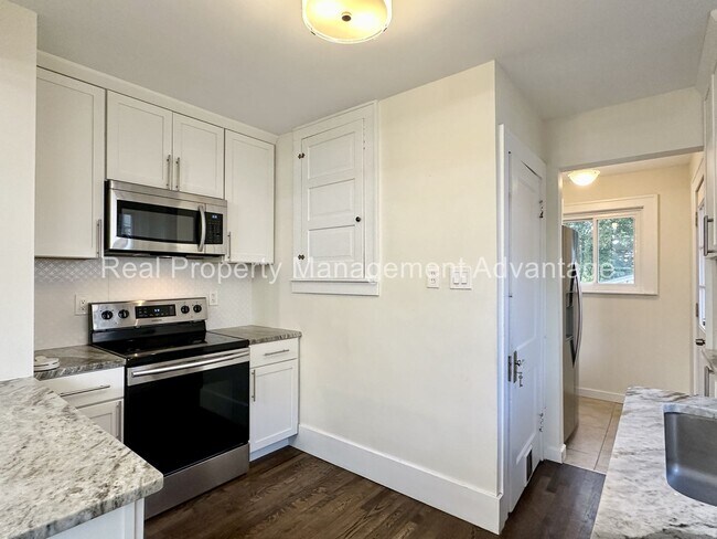 Building Photo - 310 W Hazelhurst St
