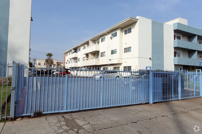 Building Photo - 1533 S Gramercy Pl