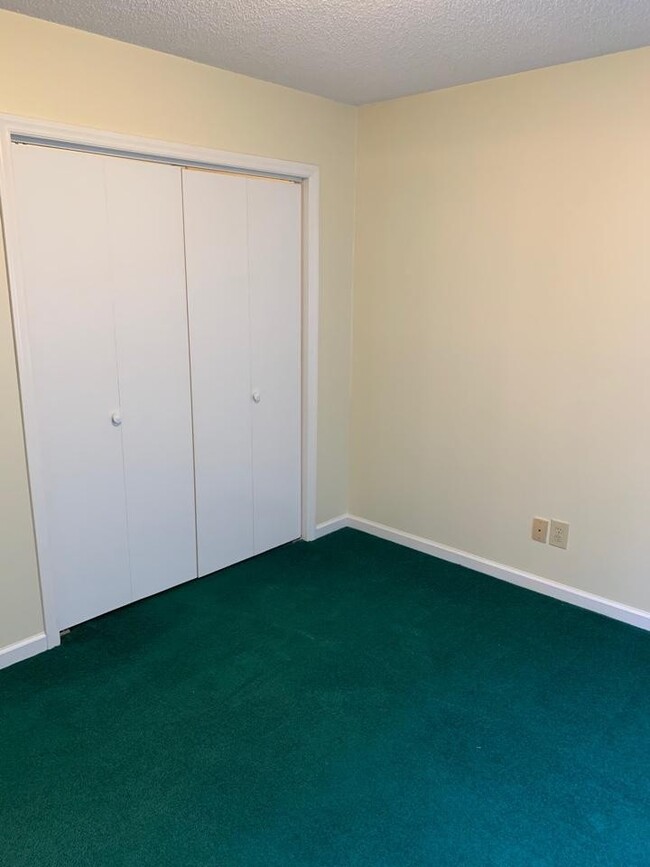 Building Photo - GROUND FLOOR 2 BEDROOM 2 BATH AT MYRTLE GR...