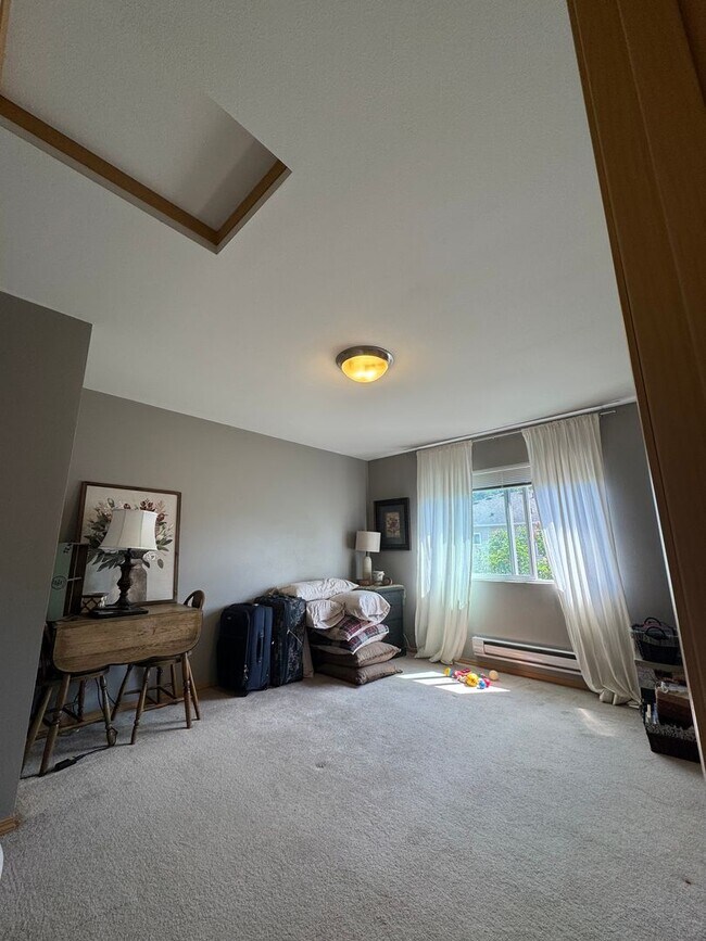 Building Photo - 2 bedroom Maple Valley Home