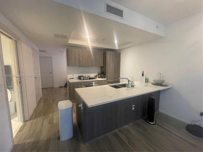 Building Photo - 801 S Miami Ave