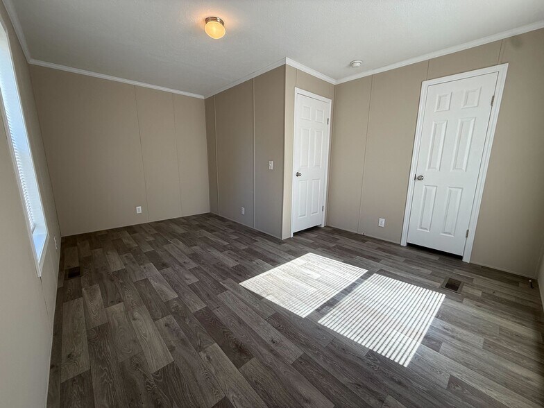 Building Photo - 12501 Apple Ln