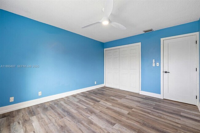 Building Photo - 16530 Royal Poinciana Ct