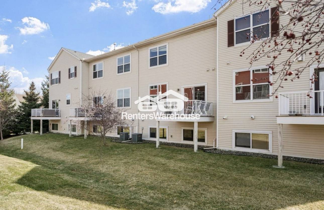 Building Photo - 9518 Roosevelt Dr
