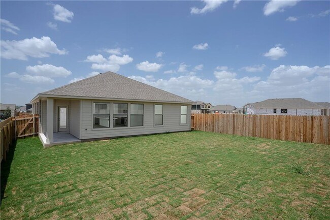 Building Photo - 220 Tanda Ln