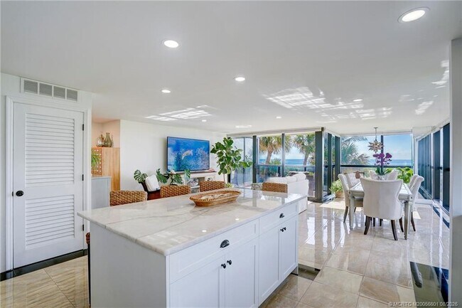 Building Photo - 10410 S Ocean Dr