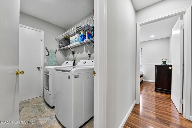 Building Photo - 9126 Trevi Cir W