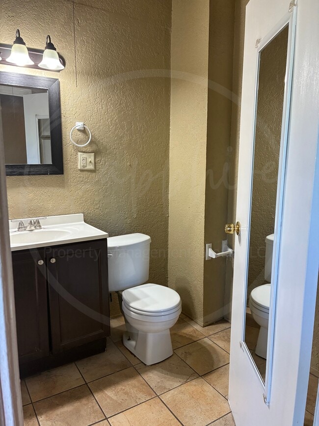 Building Photo - 1115 E 41st St