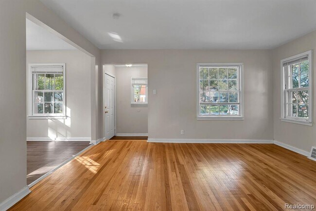 Building Photo - 1109 Shadowlawn St