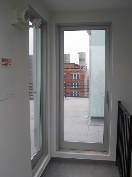 Building Photo - 42 Scholes St