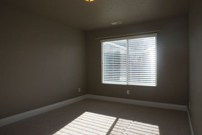Building Photo - 8264 Resaca Dr