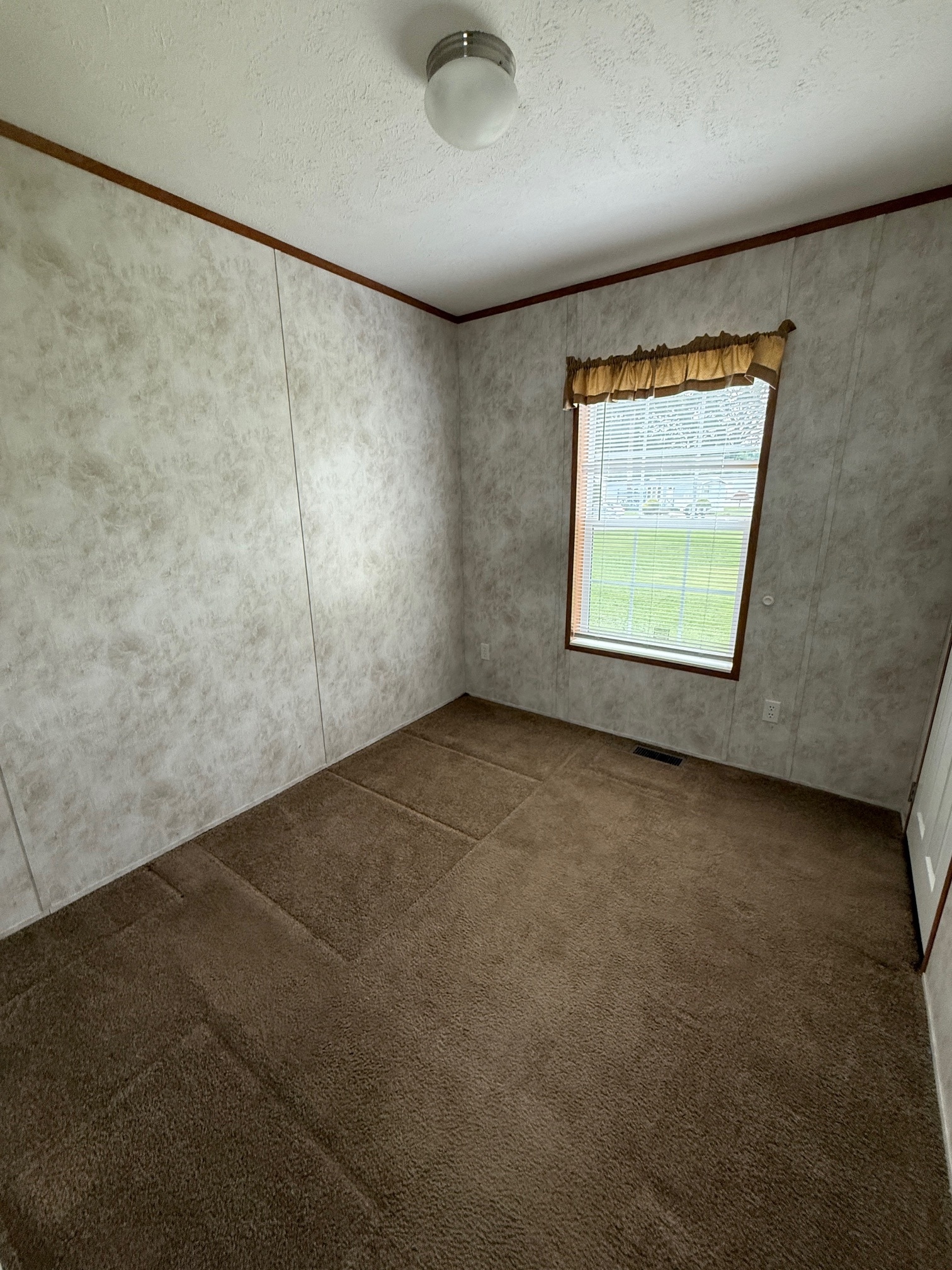 Building Photo - 518 S English Creek Rd