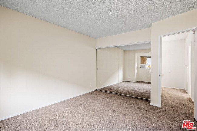 Building Photo - 348 Miraleste Dr