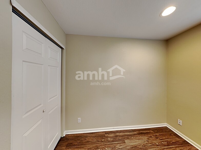 Building Photo - 5525 Kittredge St