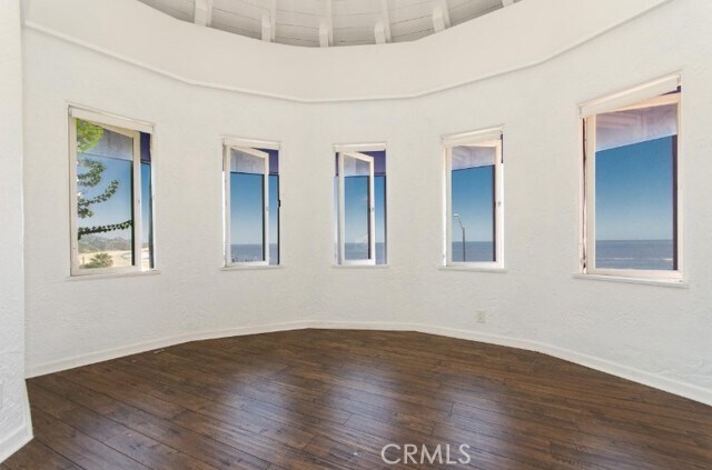 Building Photo - 212 N Coast Hwy