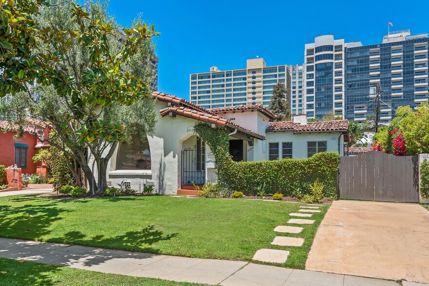 Primary Photo - 10733 Wellworth Ave