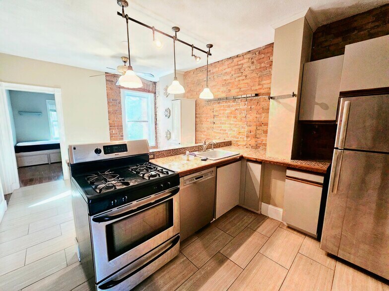 Building Photo - 1793 Beacon St