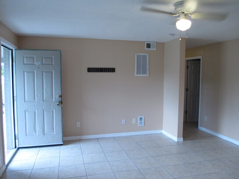 Building Photo - 800 N Fiske Blvd