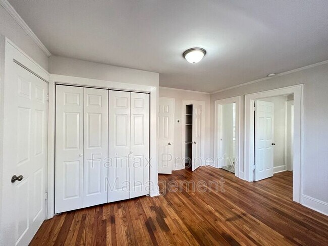 Building Photo - 102 W Summit Ave