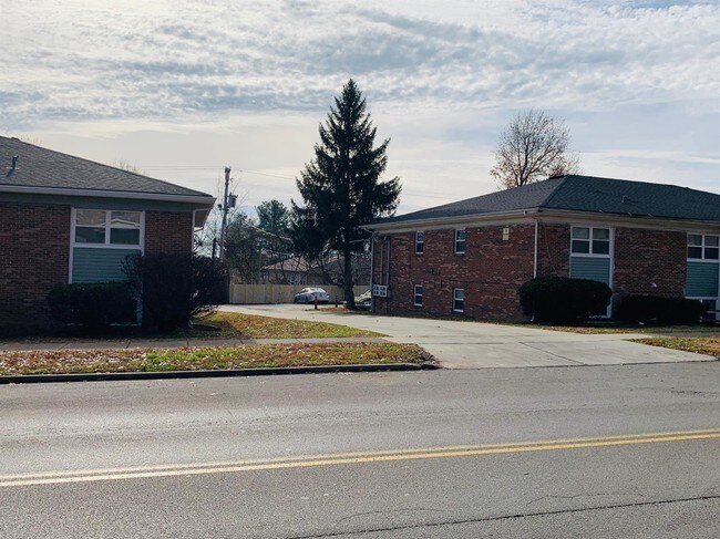 Building Photo - 384 Redding Rd