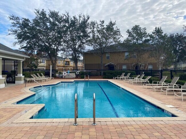 Building Photo - Rent Special-Wonderful 2/2 Townhome w/ Pond View in St. Cloud