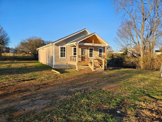 Building Photo - 121 Clyde Miller Dr