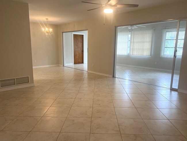 Building Photo - 2BR+Bonus Room/2 bathroom SFH on Venice Is...