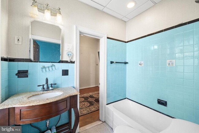 Building Photo - 7301 Chestnut Ave