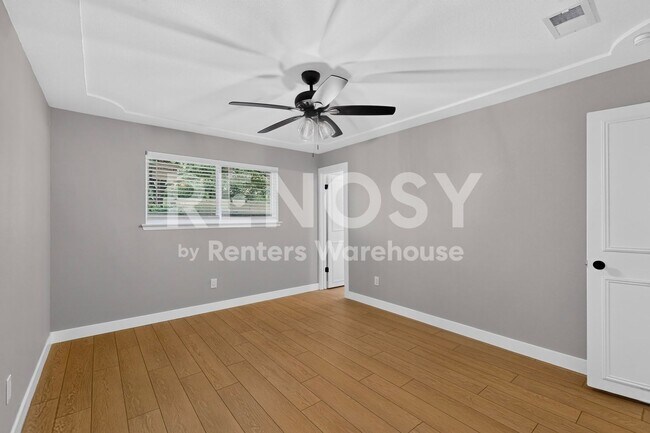 Building Photo - Completely Refreshed Arlington Home