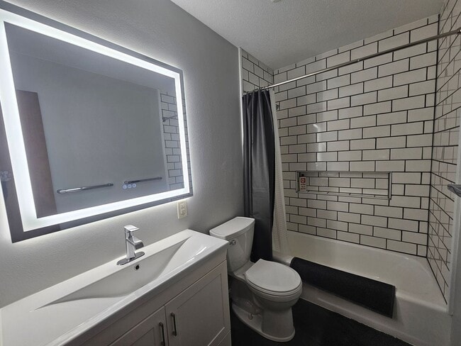 Building Photo - 2 Bedroom 2 Bath Corner Lot, In Small Town Fairfax