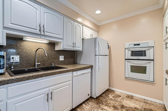 Building Photo - Live the Bonita Lifestyle – Views, Trails ...