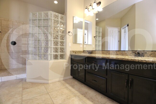 Building Photo - 17824 W Cedarwood Ln