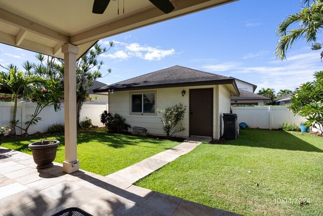 Building Photo - SF 3BR/2.5BA/2car garage in Ocean Pointe w...